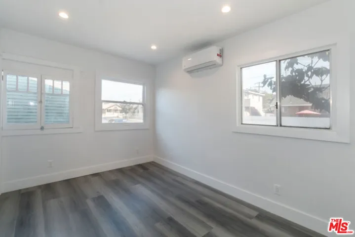 2301 W 30th Street, Los Angeles, California 90018