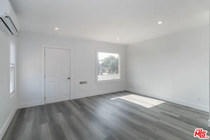 2301 W 30th Street, Los Angeles, California 90018
