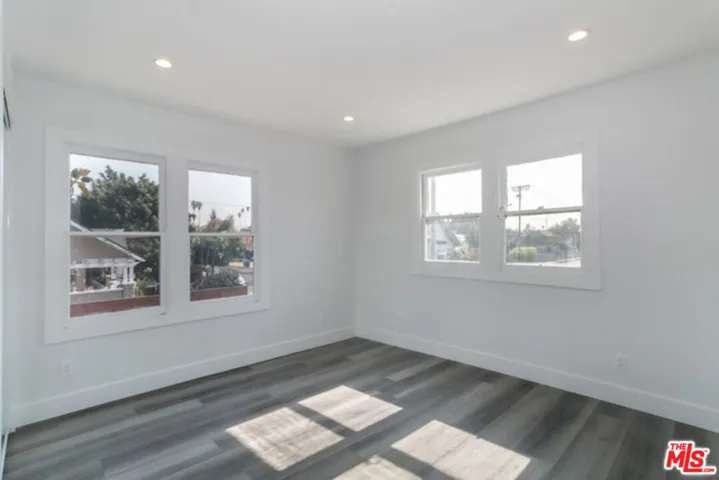 2301 W 30th Street, Los Angeles, California 90018