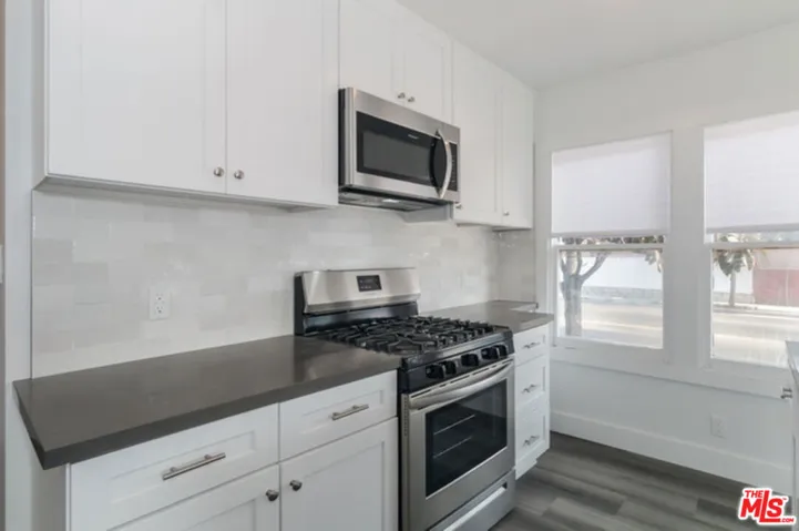2301 W 30th Street, Los Angeles, California 90018