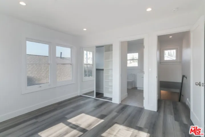 2301 W 30th Street, Los Angeles, California 90018