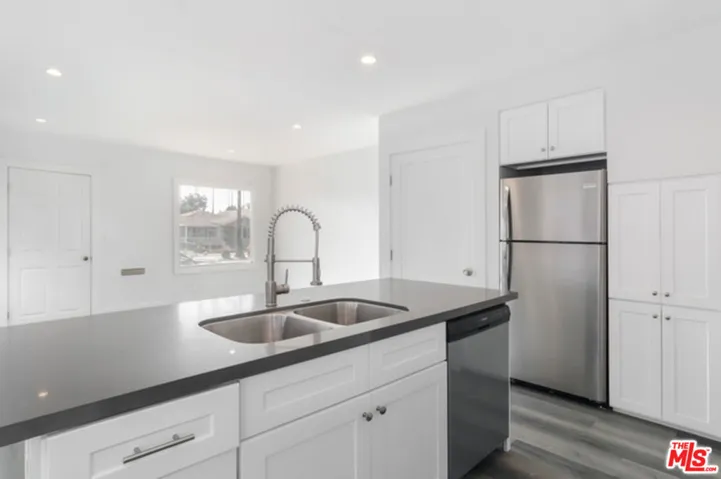 2301 W 30th Street, Los Angeles, California 90018