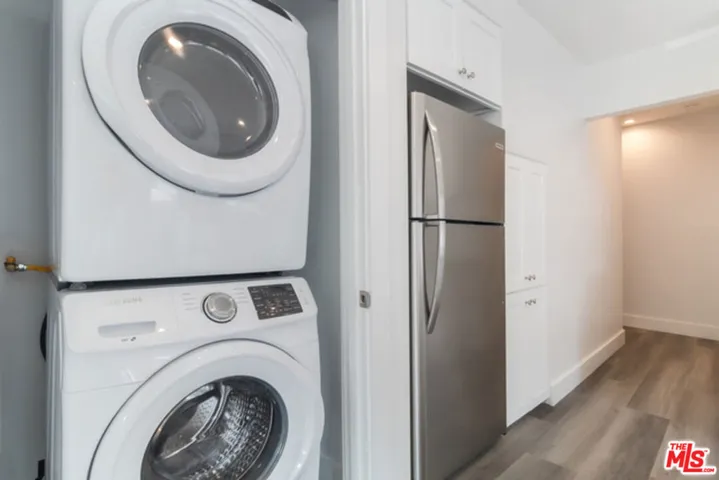 2301 W 30th Street, Los Angeles, California 90018