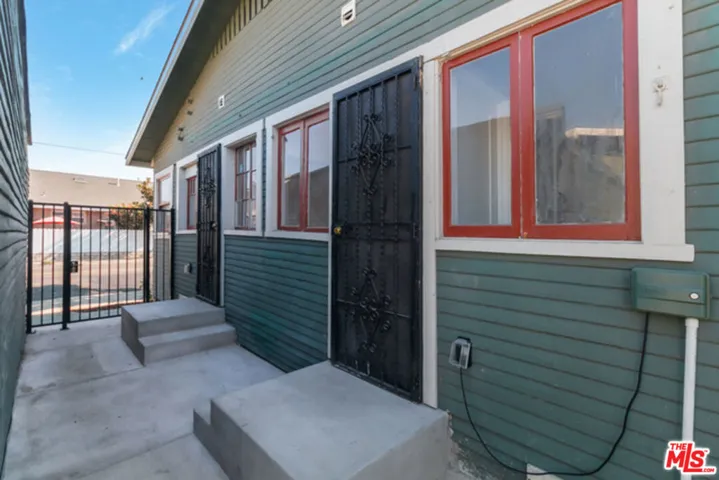 2301 W 30th Street, Los Angeles, California 90018