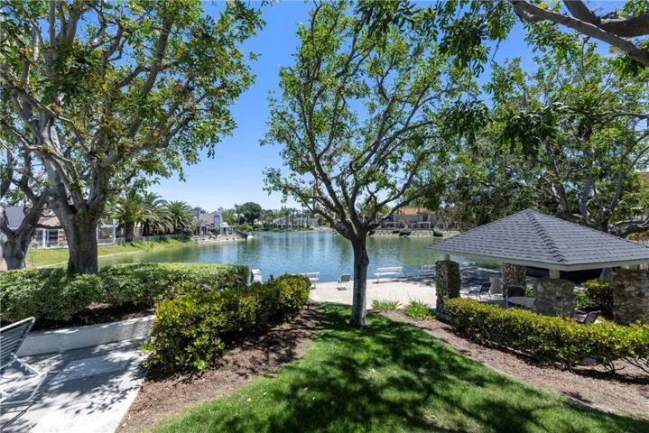 Views of the lake and mature landscaping!