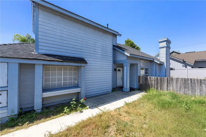 Front walkway leads to the covered front entry!