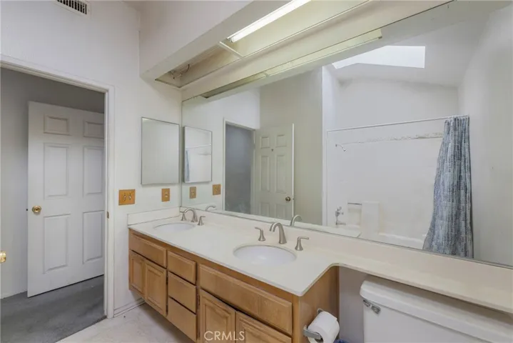 Primary en suite with dual sinks