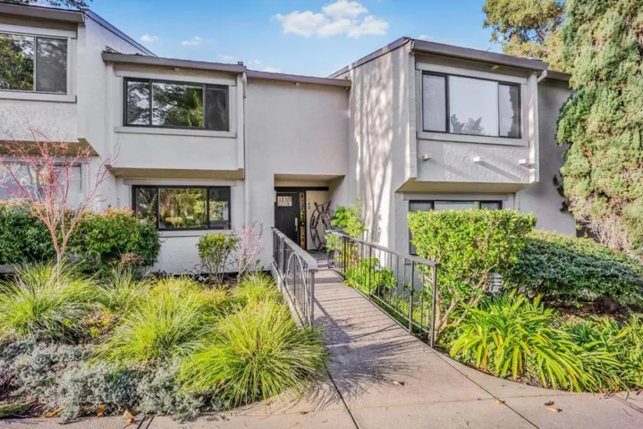 142 Sand Hill Circle, Menlo Park, California 94025