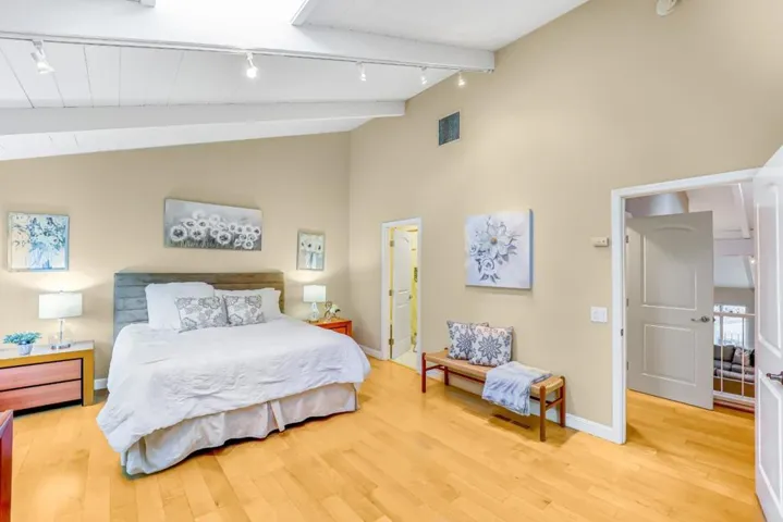 142 Sand Hill Circle, Menlo Park, California 94025