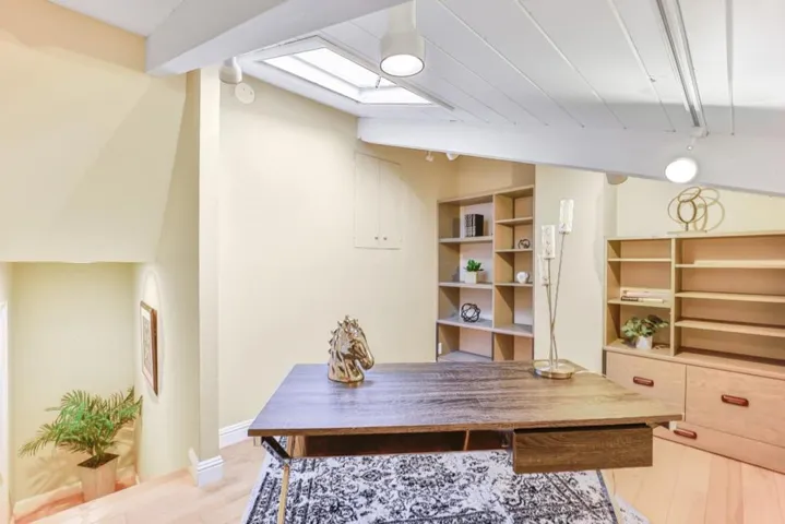 142 Sand Hill Circle, Menlo Park, California 94025