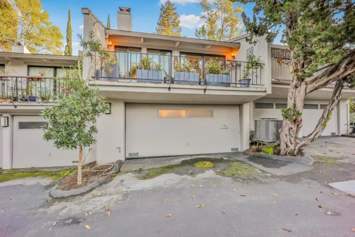 142 Sand Hill Circle, Menlo Park, California 94025
