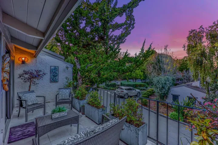 142 Sand Hill Circle, Menlo Park, California 94025