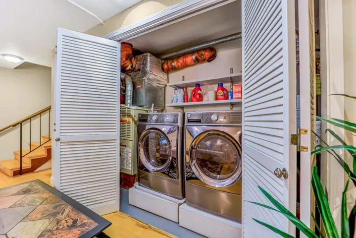 142 Sand Hill Circle, Menlo Park, California 94025