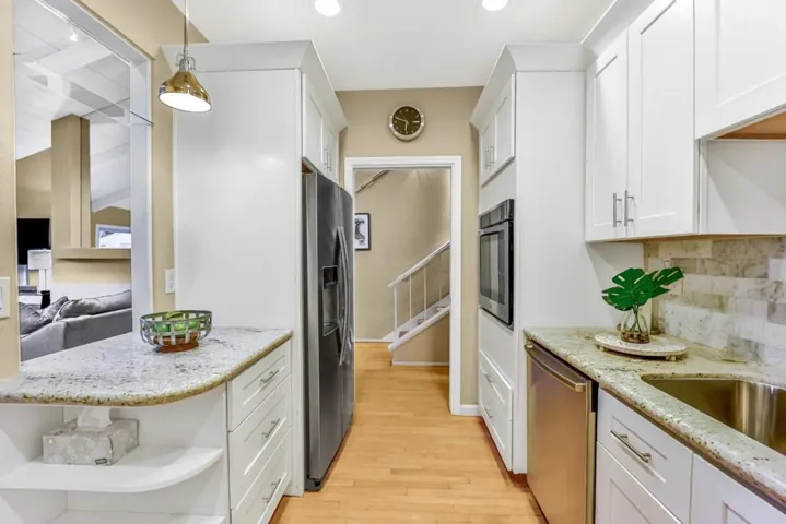 142 Sand Hill Circle, Menlo Park, California 94025