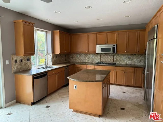 11354 Santini Lane, Porter Ranch, California 91326