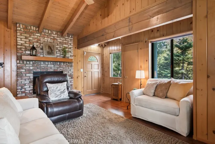 529 Dover Court, Lake Arrowhead, California 92352