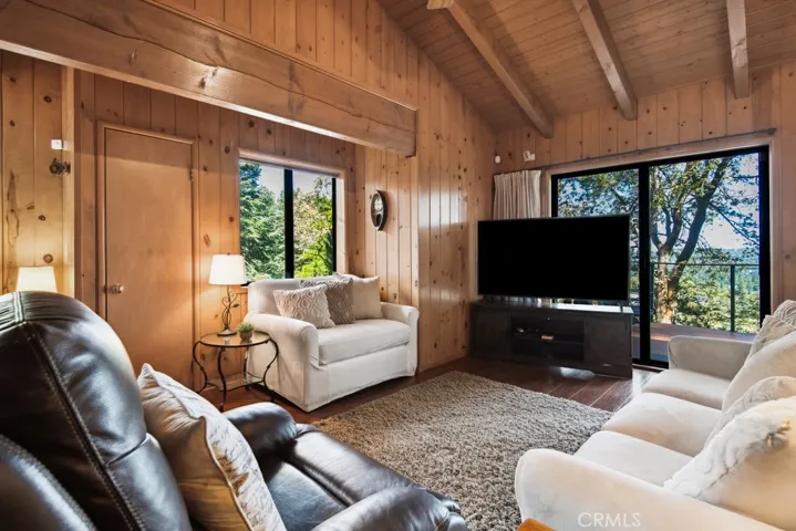 529 Dover Court, Lake Arrowhead, California 92352