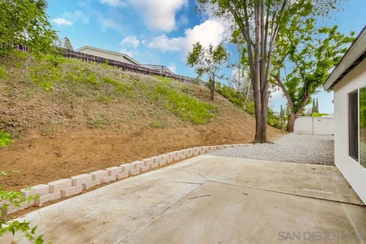 3030 Hypoint, Escondido, California 92027