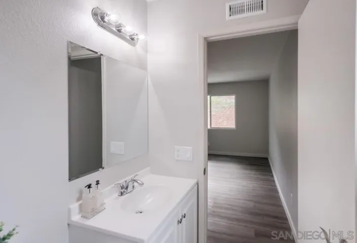 3030 Hypoint, Escondido, California 92027