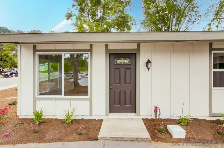 3030 Hypoint, Escondido, California 92027