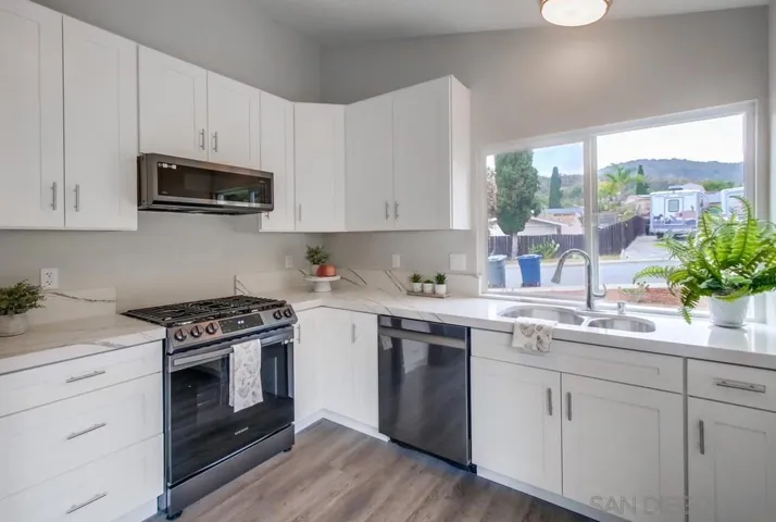 3030 Hypoint, Escondido, California 92027