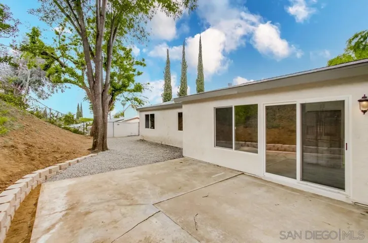 3030 Hypoint, Escondido, California 92027