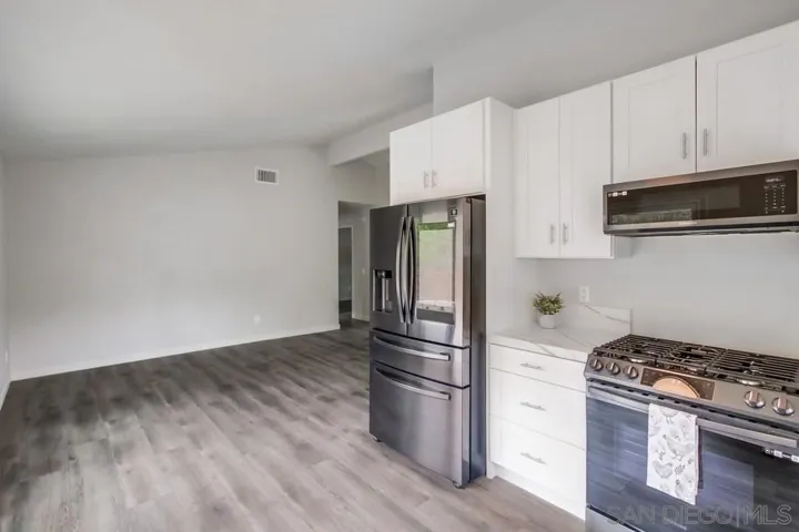 3030 Hypoint, Escondido, California 92027