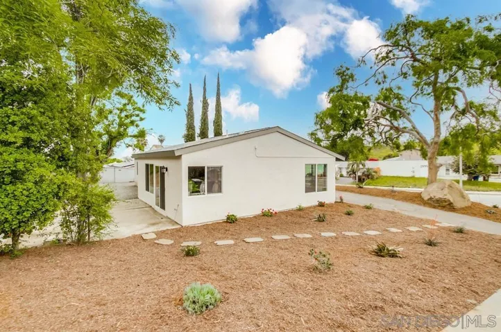 3030 Hypoint, Escondido, California 92027
