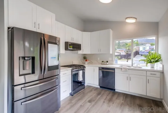 3030 Hypoint, Escondido, California 92027