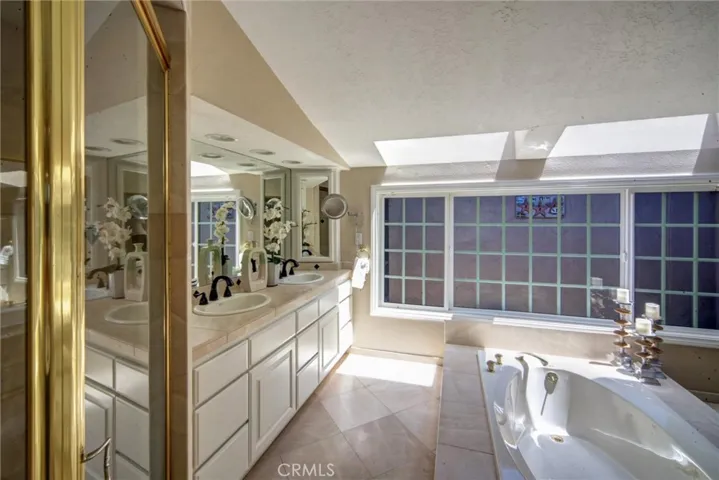 416 Vista Grande, Newport Beach, California 92660