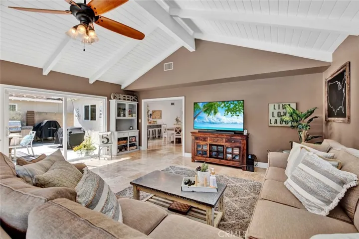 Fabulous Space for Large Family Gatherings