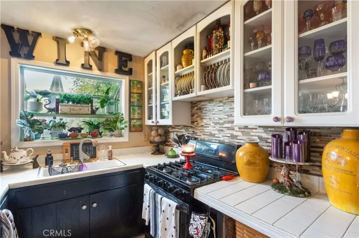 6661 Rockglen Avenue, San Diego, California 92111