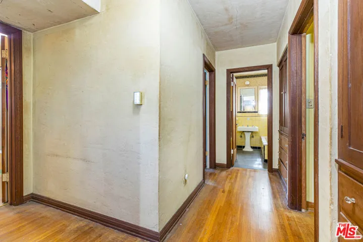 UPSTAIRS HALLWAY