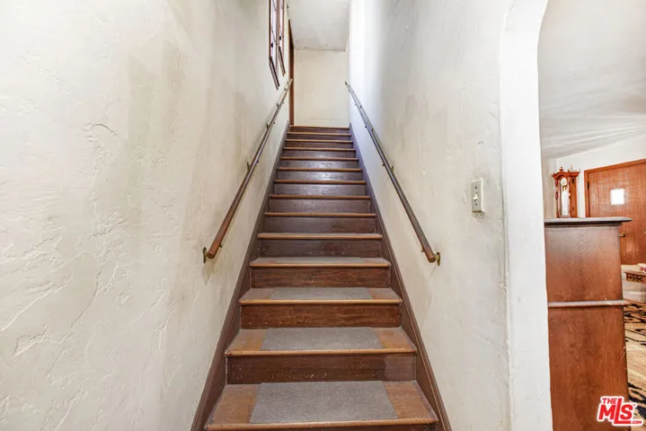 STAIRS UP TO 2ND FLR