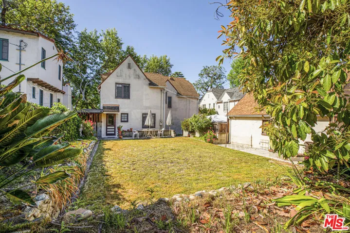 911 Cumberland Road, Glendale, California 91202