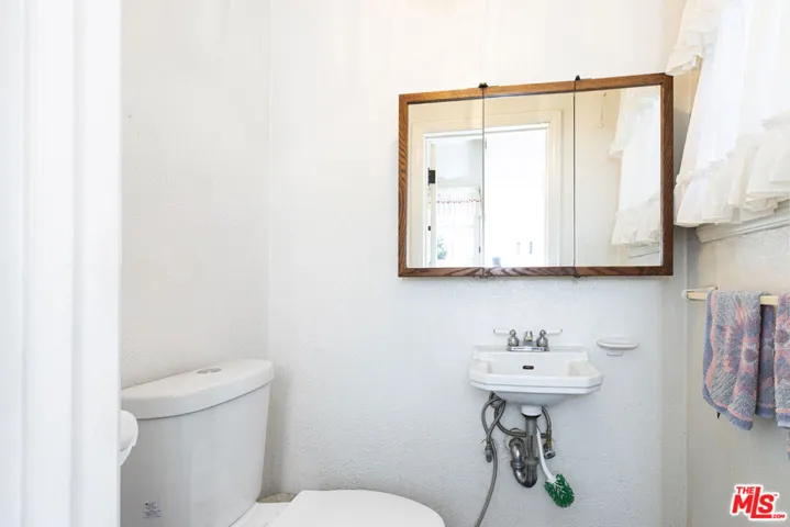 DWNSTAIRS HALF BATH