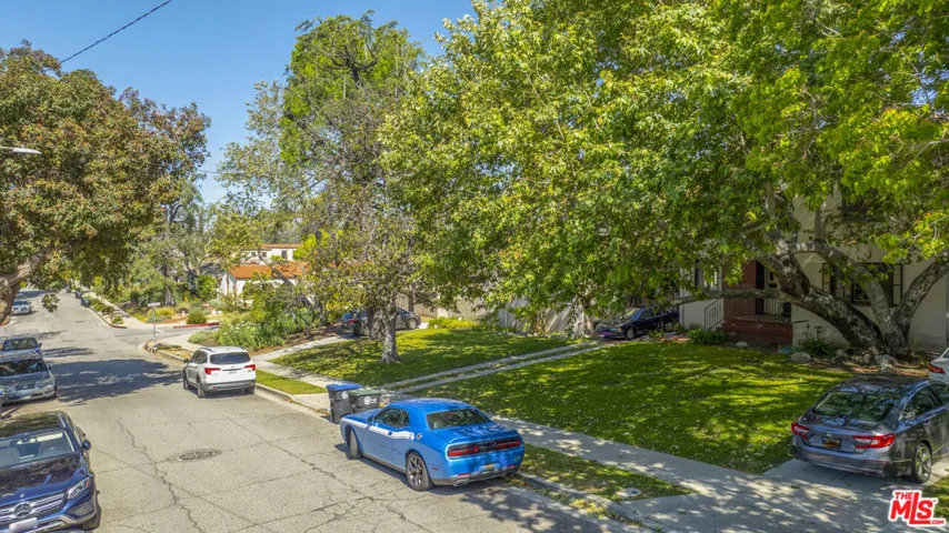 911 Cumberland Road, Glendale, California 91202
