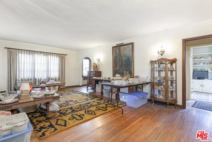 FORMAL LIVING RM