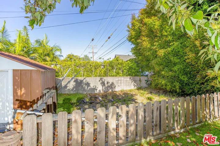 911 Cumberland Road, Glendale, California 91202