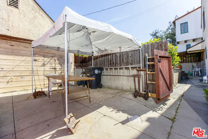 911 Cumberland Road, Glendale, California 91202