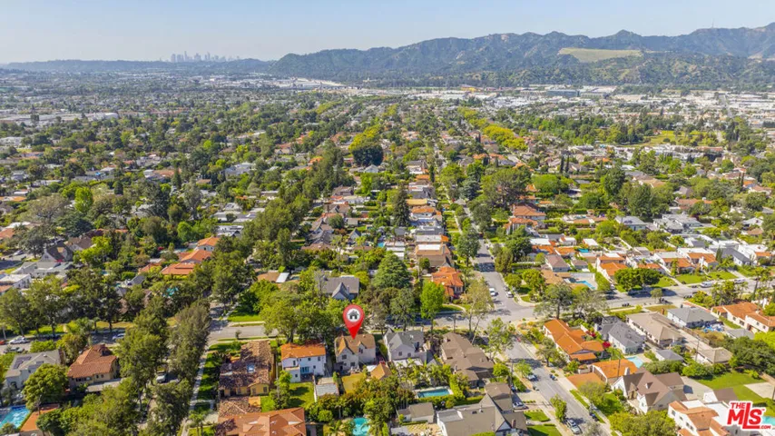 911 Cumberland Road, Glendale, California 91202