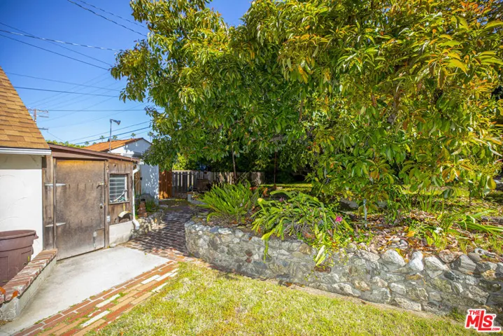 911 Cumberland Road, Glendale, California 91202