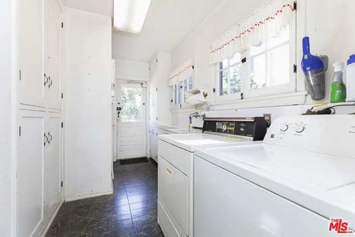 LAUNDRY RM