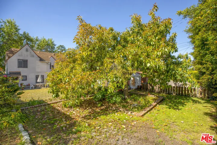 911 Cumberland Road, Glendale, California 91202