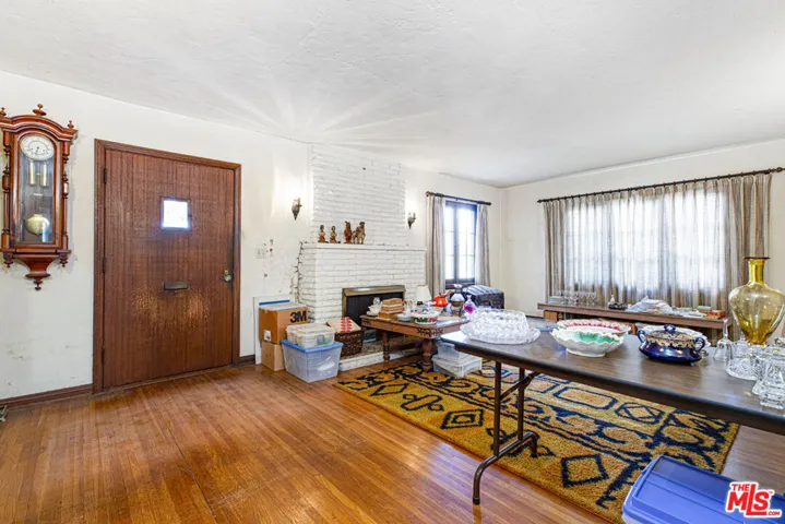 FORMAL LIVING RM