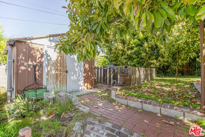 911 Cumberland Road, Glendale, California 91202
