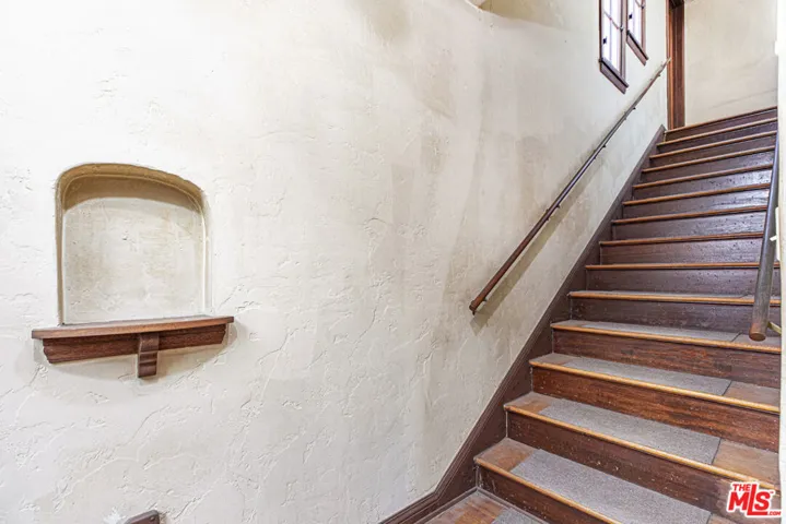 STAIRS UP TO 2ND FLR
