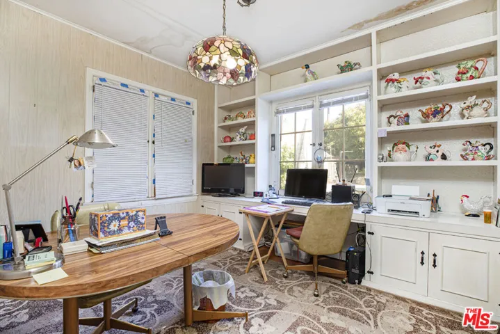 BREAKFAST ROOM
