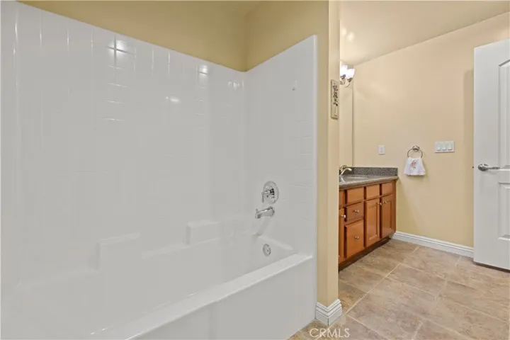 6800 Corbin Avenue 104, Reseda, California 91335