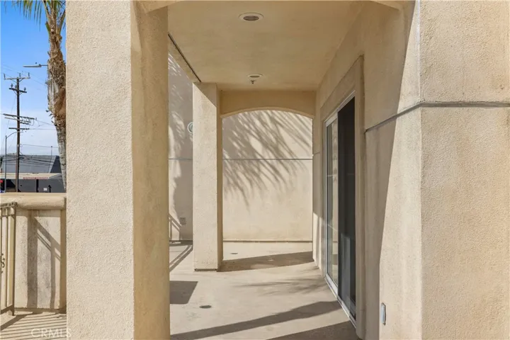6800 Corbin Avenue 104, Reseda, California 91335